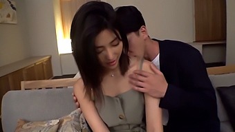 A Japanese Beauty With Natural Tits Enjoys Hardcore Fucking And Sucking!